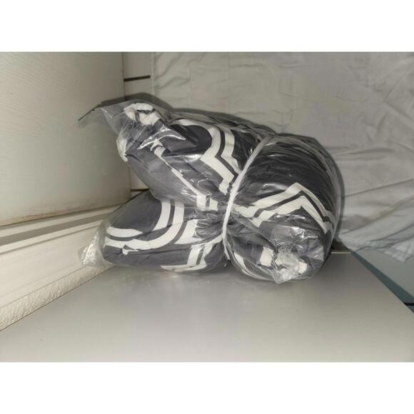 Comforter Set GRAY- Goose Down Alternative Queen Size Bedding Comforter Set - Picture 8 of 9